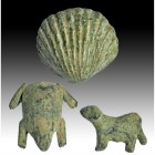 HISPANIA ANTIGUA. Cultura ibérica. Lote de tres figuras: concha, rana y oveja (V-II a.C.). Bronce. Altura: 3,0; 3,2 y 3,4 cm.