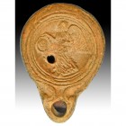 ROMA. Imperio Romano. Lucerna (II d.C.). Terracota. Representa Victoria alada con escudo de buenos augurios. Longitud 9,5 cm.