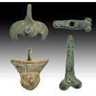 ROMA. Imperio Romano. Lote de cuatro amuletos fálicos (I-II d.C.). Bronce. Tres con anilla. Altura 3,2-4,8 cm.