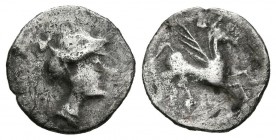 EMPORITON (Ampurias, Gerona). Tritartemorion. (Ar. 0,52g/11mm). 220-150 a.C. (FAB-1105). Anv: Cabeza femenina a derecha. Rev: Pegaso a derecha. MBC.