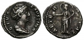 FAUSTINA I. Denario. (Ar. 3,37g/17mm). 141-161 d.C. Roma. (RIC 351). Anv: DIVA FAUTINA. Busto drapeado con pelo recogido a derecha de Faustina I. Rev:...