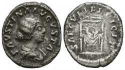 FAUSTINA II. Denario. (Ar. 3,35g/18mm). 161 d.C. Roma. (RIC 712). Anv: Busto drapeado de Faustina II a derecha. Rev: Pulvinar con Cómodo y Antonino en...