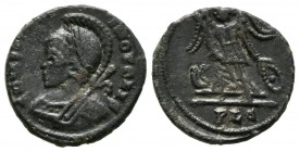 CONSTANTINO I, el Grande. Follis. (Ae. 1,24g/14mm). Lugdunum. 332-333 d.C. (RIC 246). Anv: Busto laureado, drapeado y con coraza de Constantinopolis a...