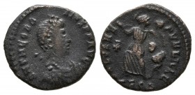 TEODOSIO I. Nummus. (Ae. 1,12g/13mm). 388-393 d.C. Tesalónica. (RIC 65b). Anv: Busto diademado, drapeado y con coraza a derecha, alrededor leyenda: DN...