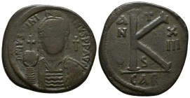 JUSTINIANO I. 1/2 Follis (Ae. 10,98g/28mm). 527-565 d.C. Cartagena. (Sear 266). Anv: Busto frontal con casco y armadura con globo cruzado y escudo, al...