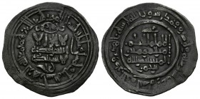 CALIFATO DE CORDOBA. Al-Hakam II. Dírham. (Ar. 2,43g/22mm). 353H. Madinat al-Zahra. (Vives 451). Con Abd al-Rahman en IIA. MBC+.