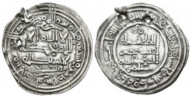 CALIFATO DE CORDOBA. Hisham II Al-Muayyad. Dirham. (Ar. 2,90g/25mm). 392H. (Vives 569; Frochoso no recoge esta combinación de adornos). Citando a Taml...