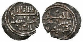 ALMORAVIDES. Yusuf ibn Tashfin. Quirate. (Ar. 0,80g/11mm). Sin ceca. (Vives 1535; Hazard 894). MBC+. Grieta.