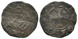 ALFONSO VII (1126-1157). Dinero. (Ar. 0,56g/11mm). Toledo. (FAB-96). Anv: TOLETO. Mitra. Rev: IMPERATOR. Cruz patada. MBC-. Escasa.