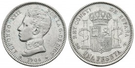 ALFONSO XIII (1885-1931). 1 Peseta. (Ar. 4,94g/23mm). 1904 *19-04. Madrid SMV. (Cal-2019-68). EBC-/EBC. Restos de pátina verde. Excelente reverso.