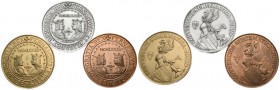 ESPAÑA. II Convención Numismática Junio 1973. Estuche original y completo con tres piezas metálicas imitando oro, plata y cobre. SC.