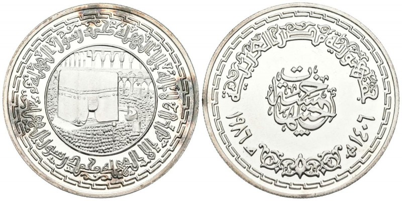 EGIPTO. 5 Libras (Ar. 17,66g/37mm). 1986 (1406H). La Kaaba de la Meca. (Km#609)....