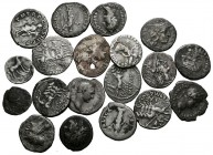 IMPERIO ROMANO. Lote compuesto por 19 piezas de plata de diferentes módulos, épocas, emperadores y calidades. Algunos de ellos forrados. A EXAMINAR.