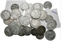 Conjuto formado por 36 monedas de plata de Isabel II y, mayoritariamente, del Centenario de la Peseta . Diferentes módulos, incluyendo 40 céntimos de ...