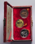 CHINA. Set compuesto por 4 estuches de monedas y medallas. Destacan en el conjunto 2 piezas de 1 dollar de la serie Hong Kong returns to China así com...