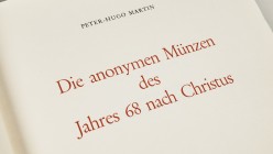 DIE ANONYMEN MÜNZEN DES JAHRES 68 NACH CHRISTUS. Author: Peter-Hugo Martin. Mainz, 1974. 95 pages + 12 pates. Hard cloth covers. Weight: 0,67 kg. XF. ...