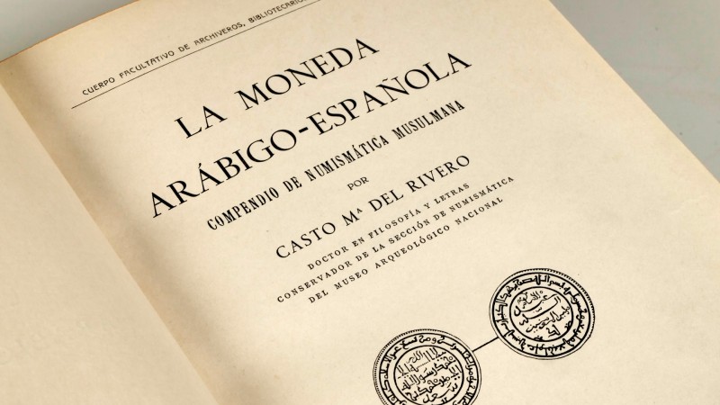 LA MONEDA ARABIGO ESPAÑOLA. Author: Casto Mª del Rivero. Madrid, 1933. Reprint. ...