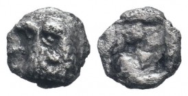 AEOLIS. Kyme.Circa 480-450 BC. AR Obol.Eagle's head left / Quadripartite incuse square.SNG Copenhagen 31; SNG von Aulock 1623.Fine.

Weight : 0.4 gr

...
