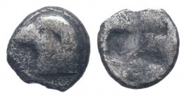 AEOLIS. Kyme.Circa 480-450 BC. AR Obol.Eagle's head left / Quadripartite incuse square.SNG Copenhagen 31; SNG von Aulock 1623.Fine.

Weight : 0.4 gr

...