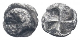 AEOLIS. Kyme.Circa 480-450 BC. AR Obol.Eagle's head left / Quadripartite incuse square.SNG Copenhagen 31; SNG von Aulock 1623.Fine.

Weight : 0.3 gr

...