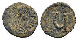 TIBERIUS II CONSTANTINE.578-582 AD. Constantinople mint.AE Pentanummium. DM TIB PP AVI, pearl diademed, draped, cuirassed bust right / Large U. Sear 4...