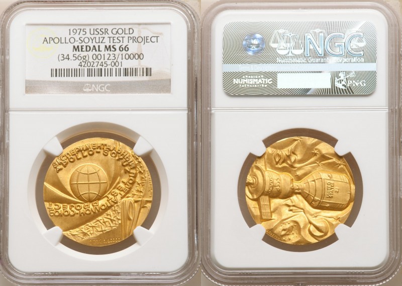 USSR gold "Apollo-Soyuz" 1 Ounce Medal 1975 MS66 NGC, KM-Unl. No. 00123/10000. 3...