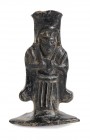 CARIATIDE ETRUSCA IN BUCCHERO
 Fine del VII - inizi del VI secolo a.C.; alt. cm 9,5; Figura femminile stante in posizione frontale con mani sul petto...