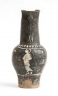 OINOCHOE A CARTOCCIO ETRUSCA SUDDIPINTA
 Fine del IV - inizi III secolo a.C.; alt. cm 25; La figura ammantata e i motivi decorativi con rametto d'oli...