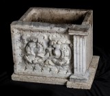 LACUNARE MARMOREO CON GIRALI D'ACANTO
 II - III secolo d.C.; fioriera cm 56 x 44, alt. 41; cassettone lungo cm 43, alt. cm 37, spessore cm 6,5; Lacun...