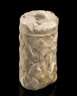 COLONNINA MARMOREA CON DECORAZIONI VEGETALI
 II - IV secolo d.C.; alt. cm 15; diam. cm 8,5; Splendida e compatta colonnina in marmo lunense, con teor...