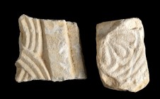 COPPIA DI DECORAZIONI MARMOREE BIZANTINE
 VI - VII secolo d.C.; alt. max cm 13; lungh. max cm. 13,5; spessore max cm 6,2; supporto in plexiglass cm 2...