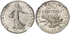 Francia. 1912. III República. 50 céntimos. (Kr. 854). En cápsula de la NGC como MS63, nº 2091300-030. AG. S/C.