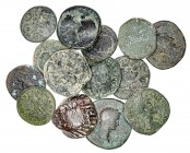Lote formado por 4 ases, 8 sestercios y 1 follis, se incluye 1 bronce en forma de concha (¿pre-moneda?). A examinar. Total 14 piezas. BC/MBC+.