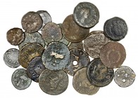 Lote formado por 22 monedas hispano-romanas de cecas variadas. A axaminar. BC/MBC.