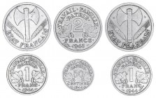 Francia. 1943 y 1944. 50 céntimos, 1 (dos) y 2 francos (tres). Gobierno de Vichy, cecas escasas, 3 de B (Beaumon-Le Roger) y 2 de C (Castelsarrasin). ...