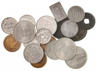Japón. Lote de 17 monedas en diversos metales. A examinar. MBC/S/C.