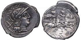 211 a.C. Segunda guerra púnica (218-201 a.C). Roma. Denario. Craw 44/5. Ag. 4,03 g. Cabeza de personificación de Roma galeada a la derecha, detrás X
 ...
