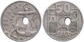1949*51. Franco (1939-1975). 50 Céntimos. Error: perforacion descentrada 25%. Est.30.