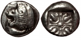Ionia. Miletos circa 525-475 BC. Diobol AR
Forepart of a lion to left, head turned to left
Rev: Stellate design within incuse square.
SNG Kayhan 476-8...