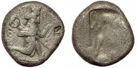Achaemenid Kingdom. Darios I to Xerxes II. Ca. 485-420 B.C. AR Siglos. 
Persian king or hero in kneeling-running stance right, holding spear and bow 
...