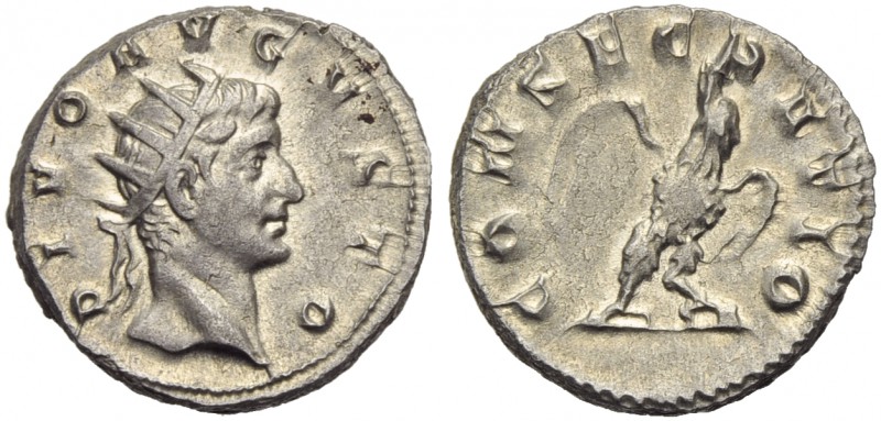 Divus Augustus, Antoninianus, Mediolanum, AD 250-251; AR (g 5,09; mm 21; h 12); ...