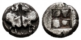 Lesbos. Uncertain. 1/12 stater. 478-460 BC. (Hgc-6, 1067). Anv.: Heads of two confronted boars; ΛEΣ above. Rev.: Quadripartite incuse square. Ag. 1,07...