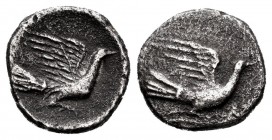 Peloponnese. Sikyon. Obol. 370-330 BC. (BCD Peloponnesos-247). (Hgc-5, 222). Anv.: Dove alighting right, (Σ) behind. Rev.: Dove flying right, (E) behi...