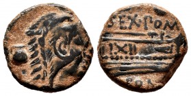 Sextus Pompey. Quadrans. 137 BC. Rome. (Craw-235/3). Anv.: Head of Herakles right, jug behind, three pellets above. Rev.: Prow right, jug and SEX•POM ...
