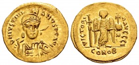Justinian I. Solidus. 527-538 AD. Constantinople. (Sear-137). Anv.: D N IVSTINIANVS P P AVG Helmeted, diademed and cuirassed bust of Justinian I facin...