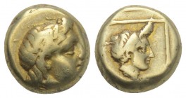 Hekte AV
Mytilene, Hekte - 1/6 Stater, c. 375-325 BC, Laureate head of Apollo to right / Head of female to right within linear square
2,50 gr 10 mm...