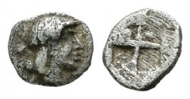 Tetartemorion
Ionia, Kolophon. c.500-450 BC, Laureate head of Apollo right / Quadripartite incuse square. Rare
5mm, 0,17 g.
CNG E-253, lot 140