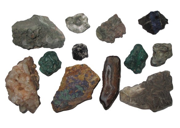 Lot of different minerals, 665 g