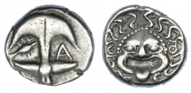 GRECIA ANTIGUA. TRACIA. Apolonia Póntica. Dracma (480-450 a.C.). A/ Ancla, cangrejo a izq. y A a la der. R/ Gorgona de frente. AR 3,24 g. 13,2 mm. COP...