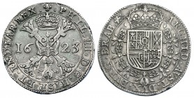 COLECCIÓN DE DUCATONES Y PATAGONES DE DOBLE PESO. FELIPE IV. Doble patagón. 1623. Bruselas. A/ . PHIL. IIII. D. G. HISP. ET. INDIAR. REX. R/ . ARCHID....
